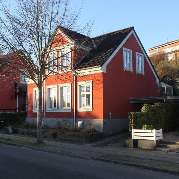 Rødt hus med ny ejendomsvurdering